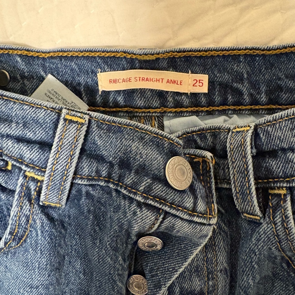 Levi’s Ribcage Straight ankle